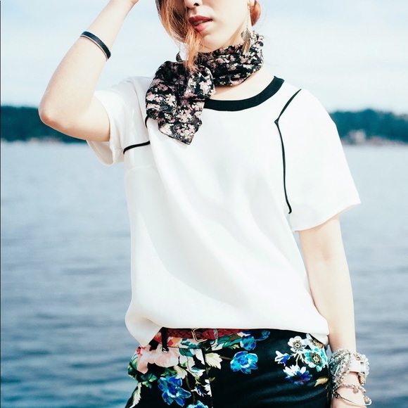 1.STATE Colorblock Crepe Tee - Picture 13 of 14